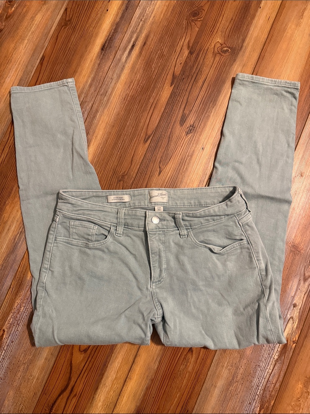 Women's Universal Thread Slim Skinny Jeans in Sage Green